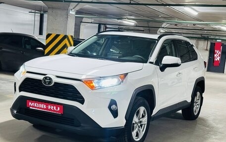 Toyota RAV4, 2019 год, 2 800 000 рублей, 16 фотография