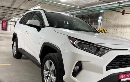 Toyota RAV4, 2019 год, 2 800 000 рублей, 10 фотография