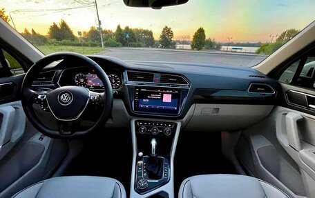 Volkswagen Tiguan II, 2017 год, 2 100 000 рублей, 7 фотография