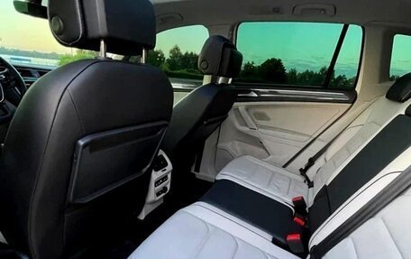 Volkswagen Tiguan II, 2017 год, 2 100 000 рублей, 8 фотография