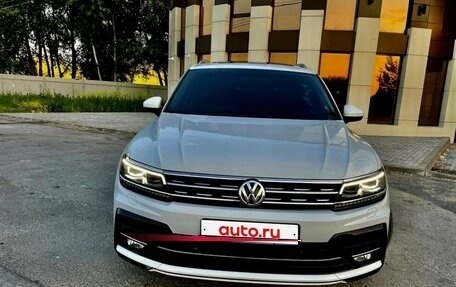 Volkswagen Tiguan II, 2017 год, 2 100 000 рублей, 2 фотография
