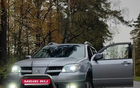 Mitsubishi Outlander III рестайлинг 3, 2005 год, 950 000 рублей, 2 фотография