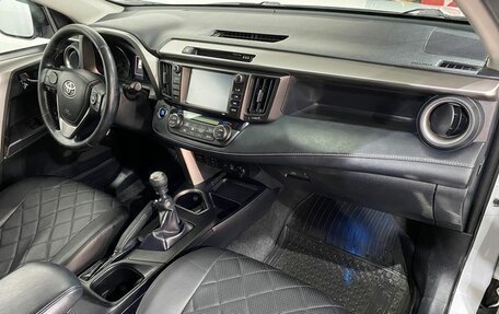 Toyota RAV4, 2018 год, 2 386 000 рублей, 10 фотография