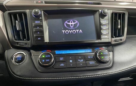 Toyota RAV4, 2018 год, 2 386 000 рублей, 12 фотография