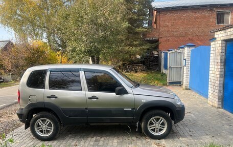 Chevrolet Niva I рестайлинг, 2011 год, 480 000 рублей, 4 фотография