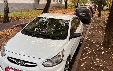 Hyundai Solaris II рестайлинг, 2013 год, 850 000 рублей, 2 фотография