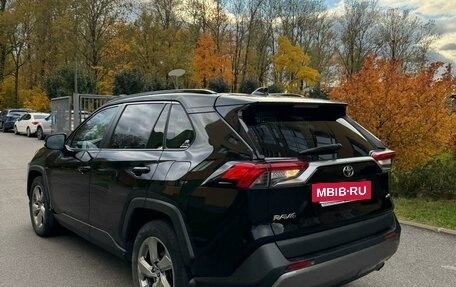 Toyota RAV4, 2021 год, 3 000 000 рублей, 2 фотография