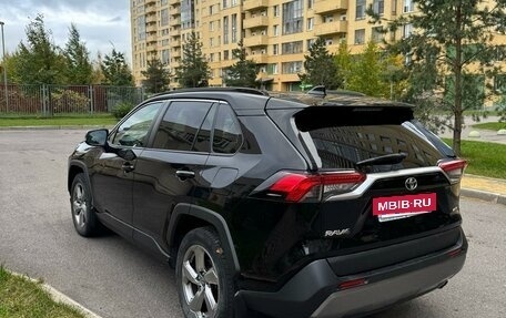 Toyota RAV4, 2021 год, 3 000 000 рублей, 6 фотография