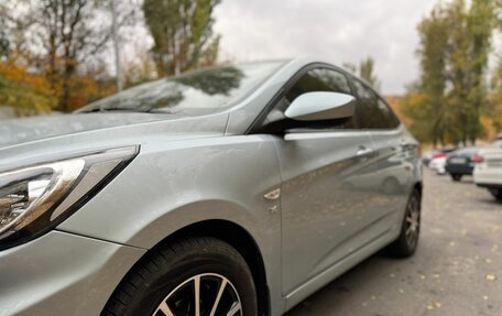 Hyundai Solaris II рестайлинг, 2011 год, 750 000 рублей, 4 фотография