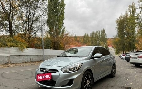 Hyundai Solaris II рестайлинг, 2011 год, 750 000 рублей, 2 фотография