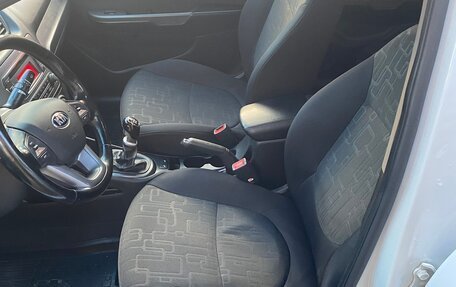 KIA Rio III рестайлинг, 2013 год, 730 000 рублей, 26 фотография