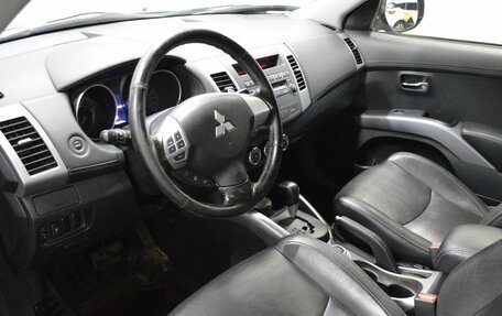 Mitsubishi Outlander III рестайлинг 3, 2011 год, 986 000 рублей, 10 фотография