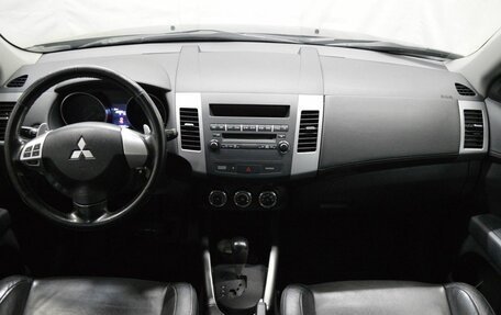 Mitsubishi Outlander III рестайлинг 3, 2011 год, 986 000 рублей, 14 фотография
