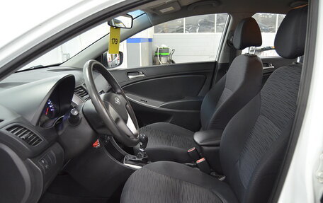 Hyundai Solaris II рестайлинг, 2015 год, 750 000 рублей, 10 фотография