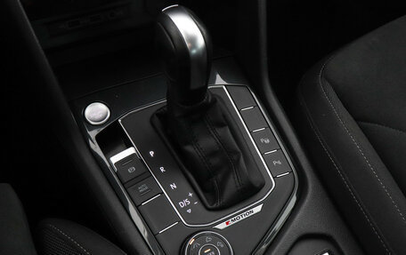 Volkswagen Tiguan II, 2020 год, 2 897 000 рублей, 18 фотография