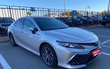 Toyota Camry, 2022 год, 3 700 000 рублей, 7 фотография
