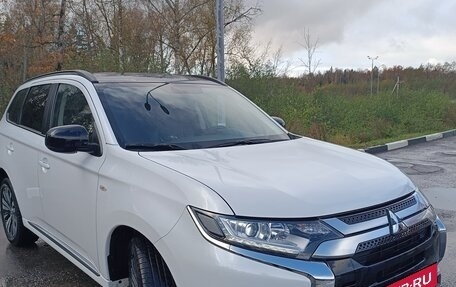Mitsubishi Outlander III рестайлинг 3, 2022 год, 2 950 000 рублей, 2 фотография