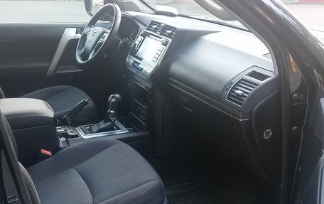 Toyota Land Cruiser Prado 150 рестайлинг 2, 2018 год, 3 550 000 рублей, 11 фотография