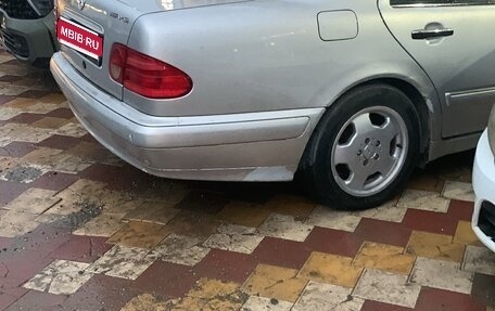 Mercedes-Benz E-Класс, 1998 год, 250 000 рублей, 1 фотография