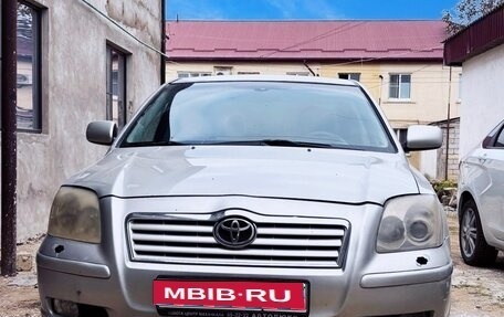 Toyota Avensis III рестайлинг, 2004 год, 550 000 рублей, 1 фотография