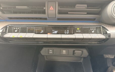 Toyota Prius IV XW50, 2023 год, 2 550 000 рублей, 8 фотография
