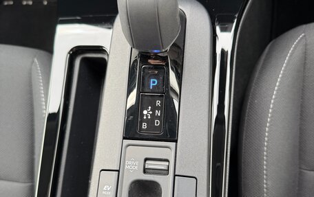 Toyota Prius IV XW50, 2023 год, 2 550 000 рублей, 9 фотография