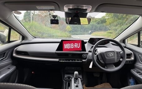 Toyota Prius IV XW50, 2023 год, 2 550 000 рублей, 13 фотография
