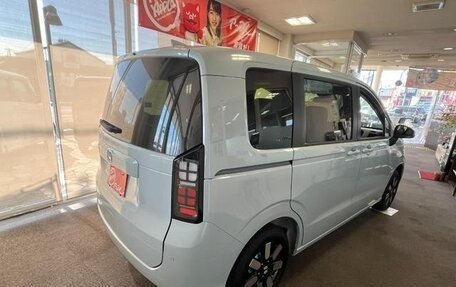 Honda Freed, 2024 год, 2 300 000 рублей, 3 фотография
