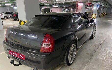 Chrysler 300C II, 2005 год, 2 300 000 рублей, 7 фотография