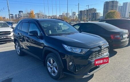 Toyota RAV4, 2019 год, 2 999 000 рублей, 2 фотография
