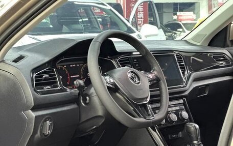 Volkswagen T-Roc I, 2021 год, 1 500 000 рублей, 7 фотография