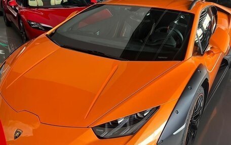Lamborghini Huracán, 2023 год, 45 000 000 рублей, 2 фотография