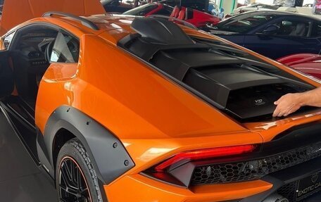 Lamborghini Huracán, 2023 год, 45 000 000 рублей, 3 фотография