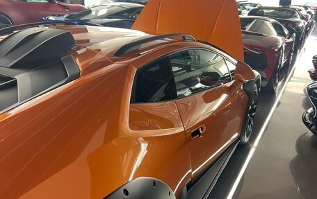 Lamborghini Huracán, 2023 год, 45 000 000 рублей, 4 фотография
