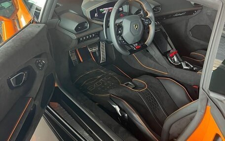 Lamborghini Huracán, 2023 год, 45 000 000 рублей, 6 фотография