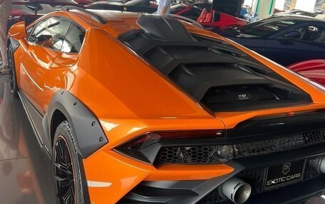 Lamborghini Huracán, 2023 год, 45 000 000 рублей, 15 фотография