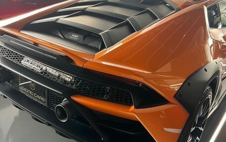 Lamborghini Huracán, 2023 год, 45 000 000 рублей, 17 фотография