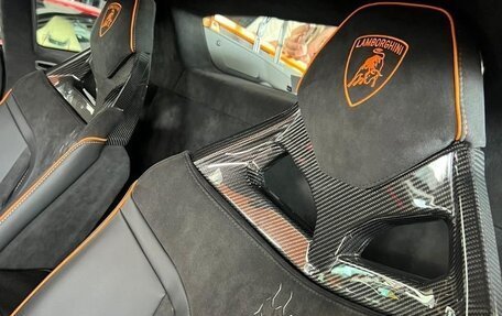 Lamborghini Huracán, 2023 год, 45 000 000 рублей, 18 фотография