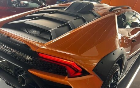 Lamborghini Huracán, 2023 год, 45 000 000 рублей, 8 фотография