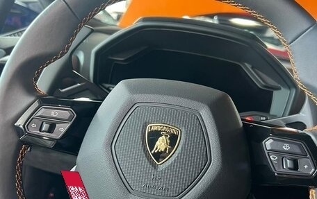 Lamborghini Huracán, 2023 год, 45 000 000 рублей, 14 фотография