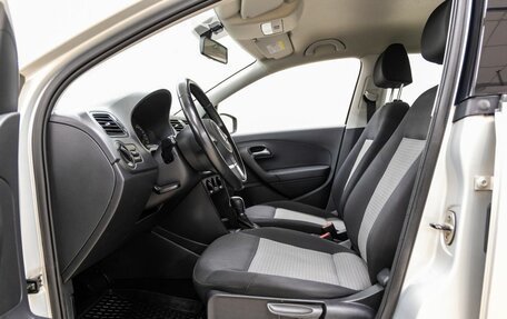 Volkswagen Polo VI (EU Market), 2013 год, 998 000 рублей, 24 фотография