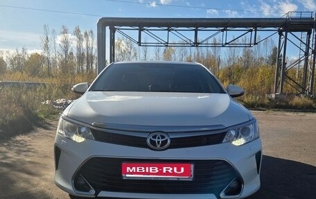 Toyota Camry, 2017 год, 2 100 000 рублей, 2 фотография