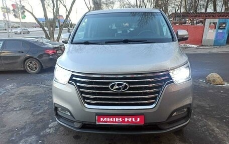 Hyundai Grand Starex Grand Starex I рестайлинг 2, 2020 год, 3 700 000 рублей, 1 фотография