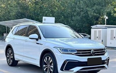 Volkswagen Tiguan II, 2023 год, 3 070 000 рублей, 1 фотография