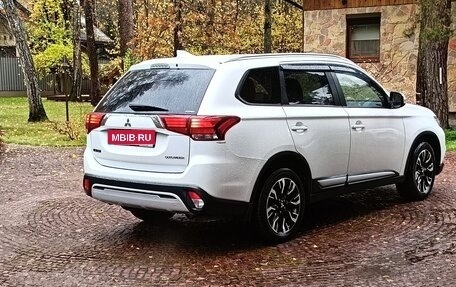 Mitsubishi Outlander III рестайлинг 3, 2019 год, 2 250 000 рублей, 6 фотография