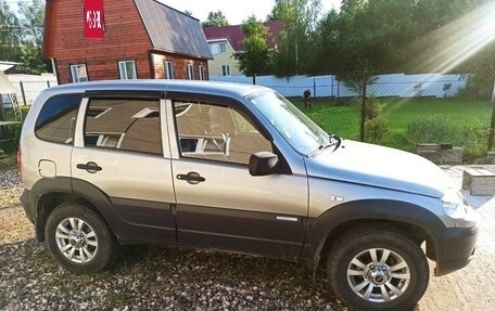 Chevrolet Niva I рестайлинг, 2011 год, 700 000 рублей, 4 фотография