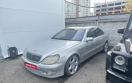 Mercedes-Benz S-Класс, 2000 год, 1 000 000 рублей, 1 фотография