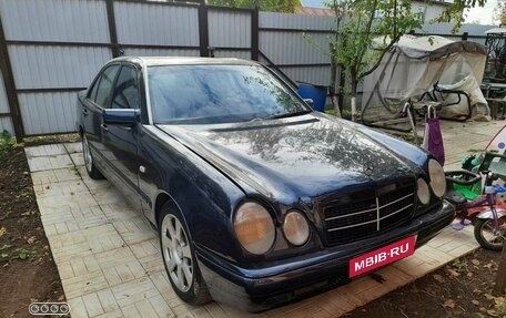 Mercedes-Benz E-Класс, 1996 год, 300 000 рублей, 1 фотография