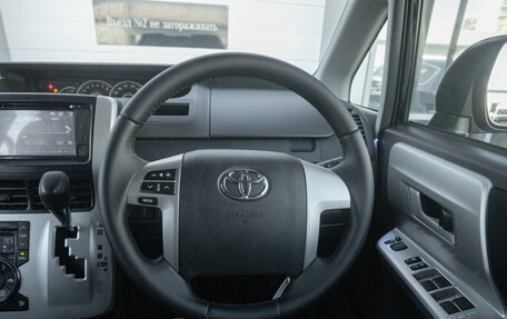 Toyota Noah III, 2011 год, 1 325 000 рублей, 16 фотография