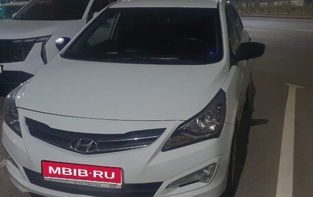 Hyundai Solaris II рестайлинг, 2015 год, 990 000 рублей, 1 фотография